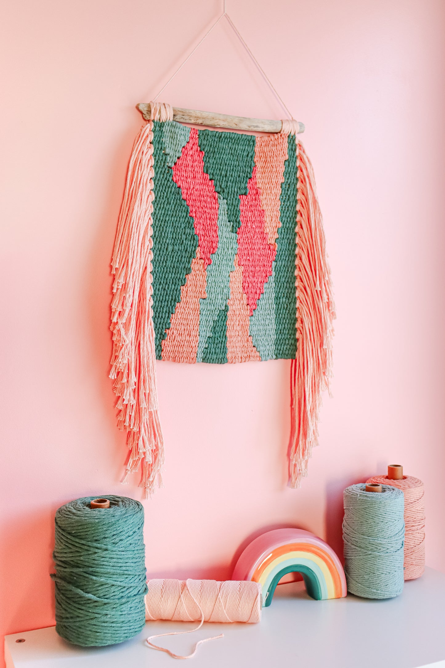 Book - The Joy of Weaving: Modern Frame Loom Projects for Beginners